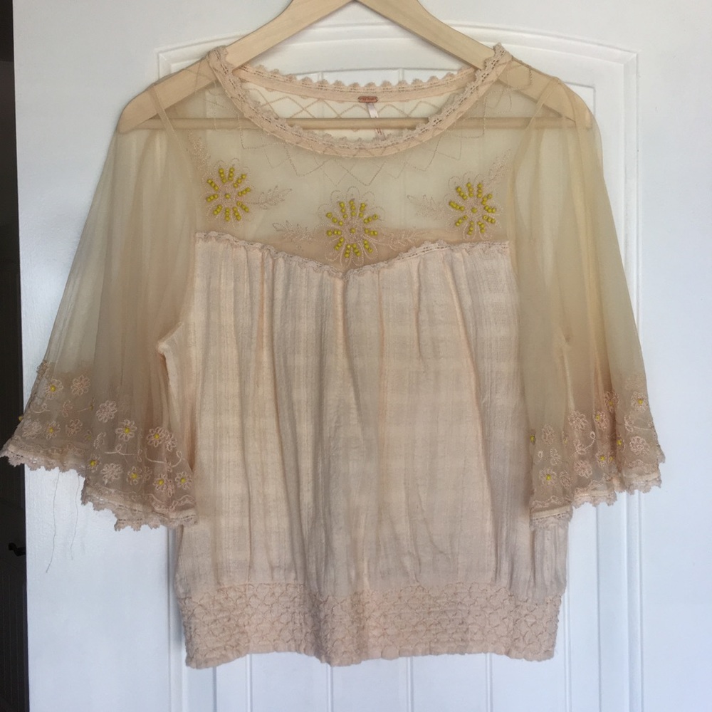 ⭐️SOLD☀️Anthropologie romantic top small PRETTY!